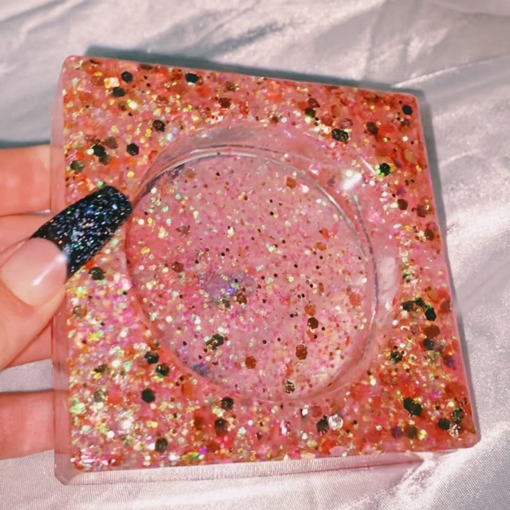 PRETTY IN PINK ASHTRAY